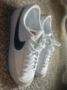 Nike Blazer low size youth 7 womens 8.5